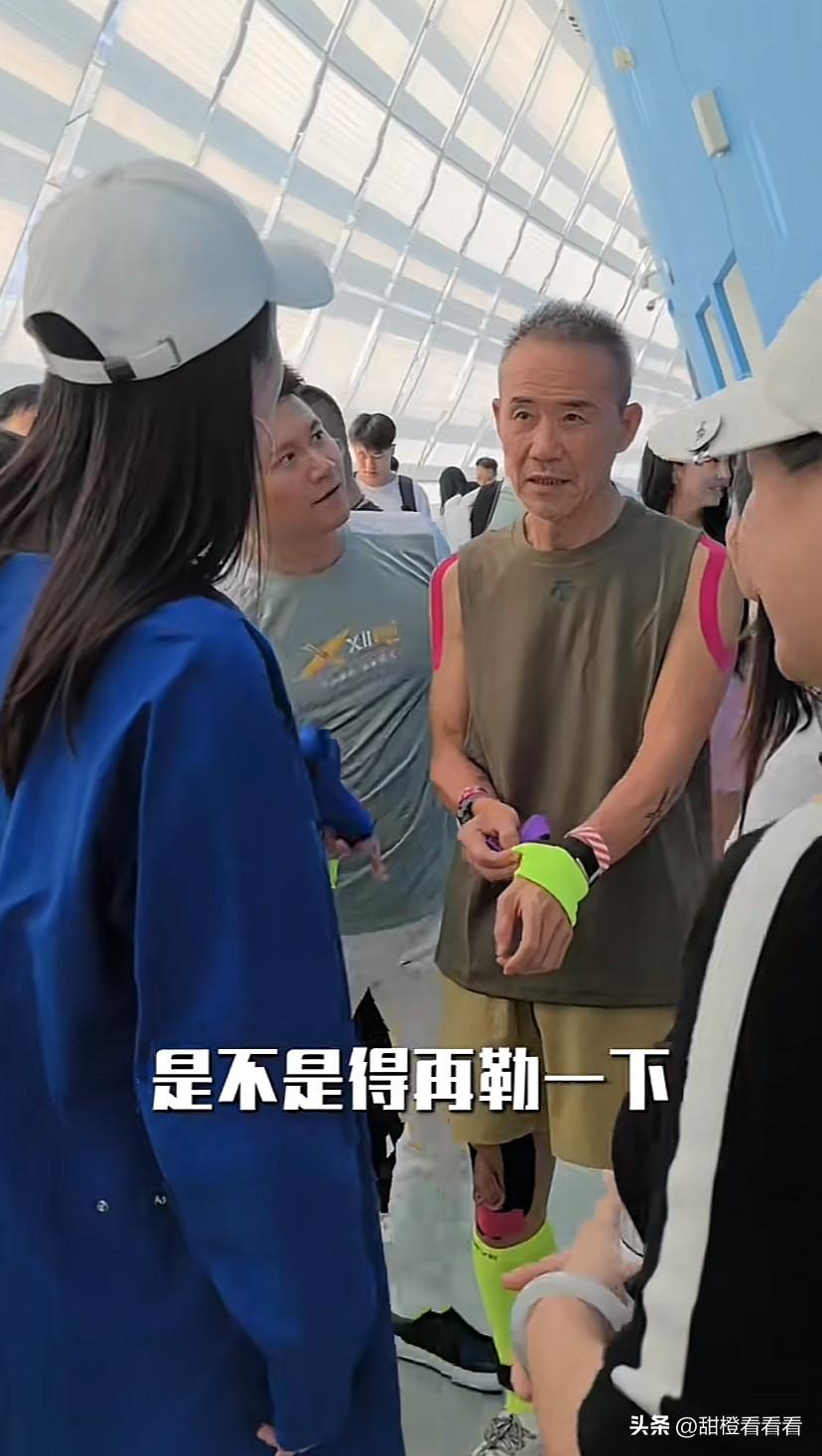 田朴珺这身材绝了，跟老王在一起看起来像两个年代的人。
田朴珺来现场给老王助威，见