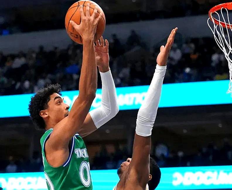 湖人116比110把独行侠摁翻，最后一节全靠东契奇回马枪。
 
讽刺的是，对面砍