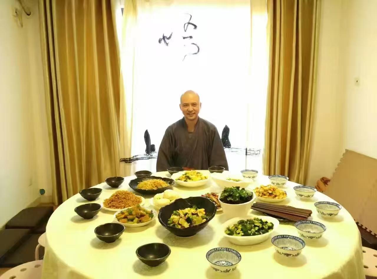 法成師父帶領大家去深圳禪堂，2016月6月19日到達。