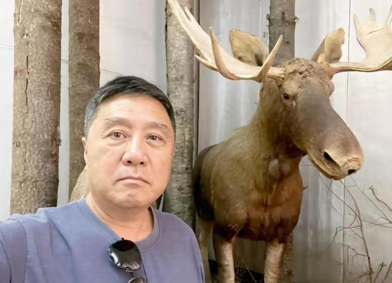 叶挺孙子叶大鹰，为20岁梅婷抛弃瘫痪时救他的发妻，净身出户后，他的人生彻底失控。