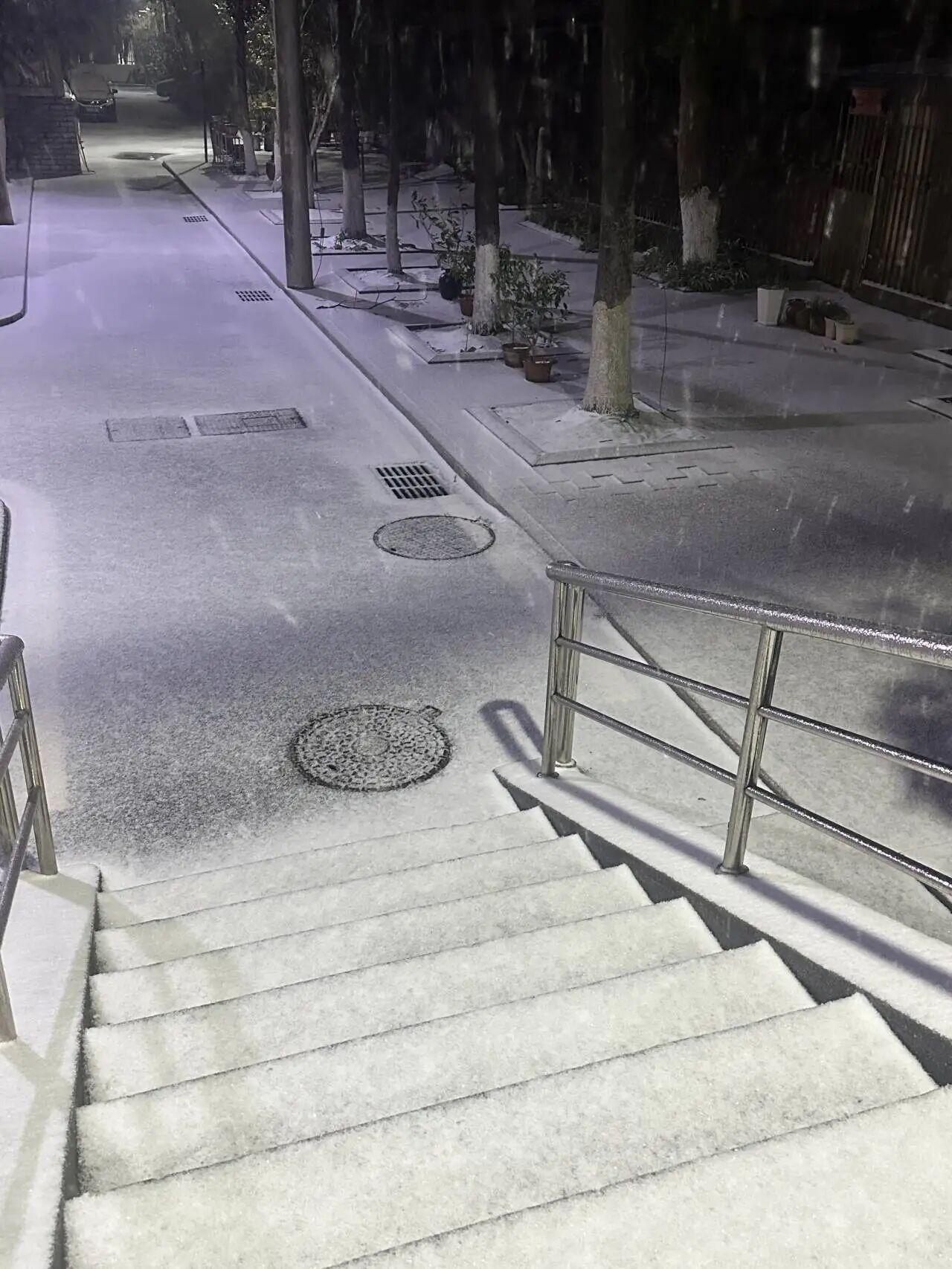 今天看到一个火爆消息，
再联系前一段时间发生的一些事，
突然顿悟，
一切都是有迹