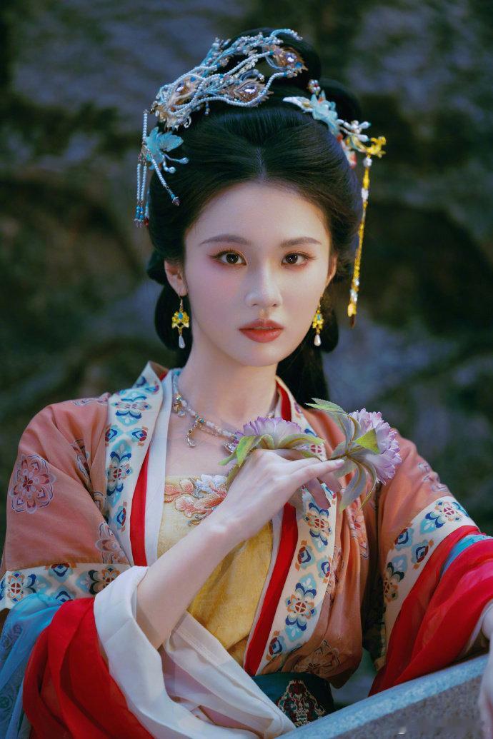 张慧雯天选古人张慧雯什么时候原谅古偶 张慧雯的古装属于越考古越上头的类型。造型一