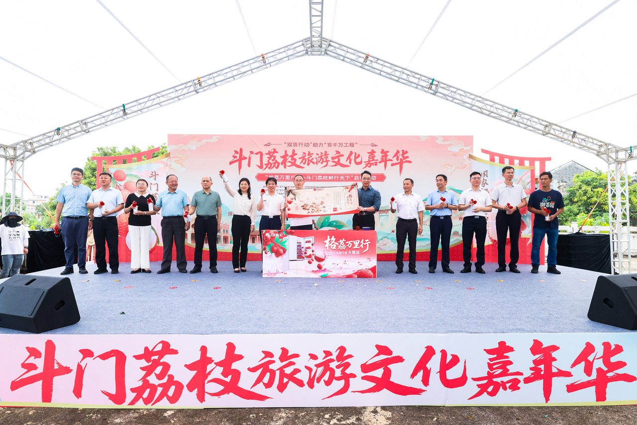 回看去年格力联动《长安的荔枝》的刷屏场面，很多人问：什么时候才能真的让岭南鲜甜走