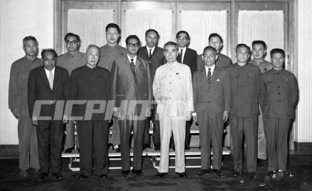 【周总理历史上的今天——5月27日】
1968年5月27日，周恩来总理接见尼泊尔
