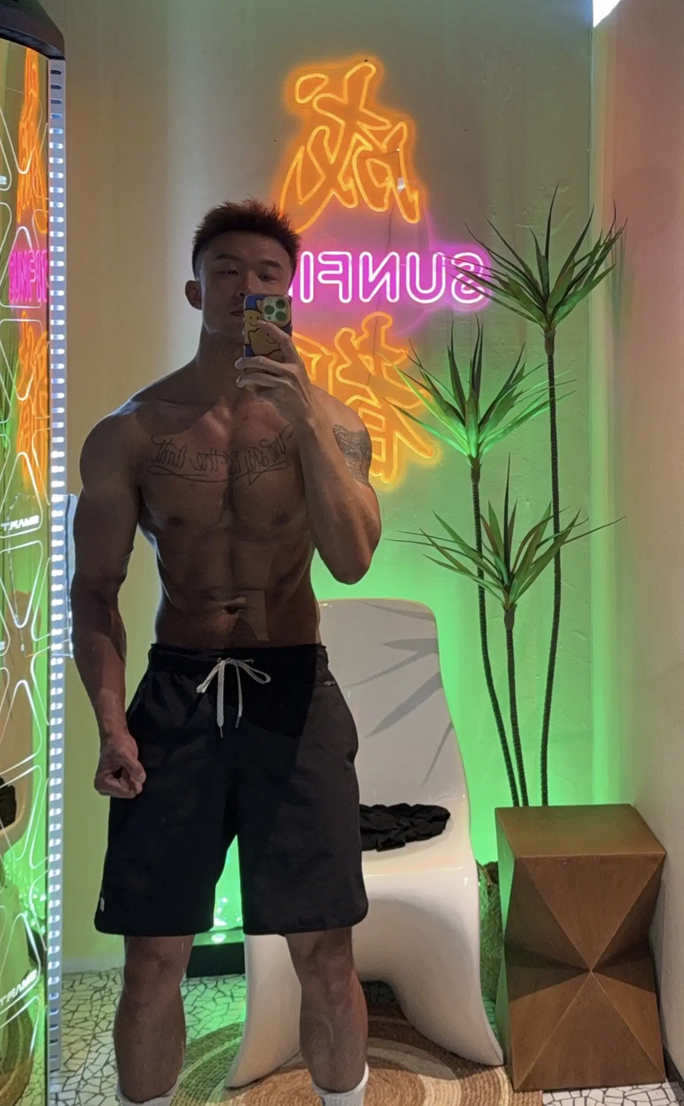 一想到要去健身就很烦。