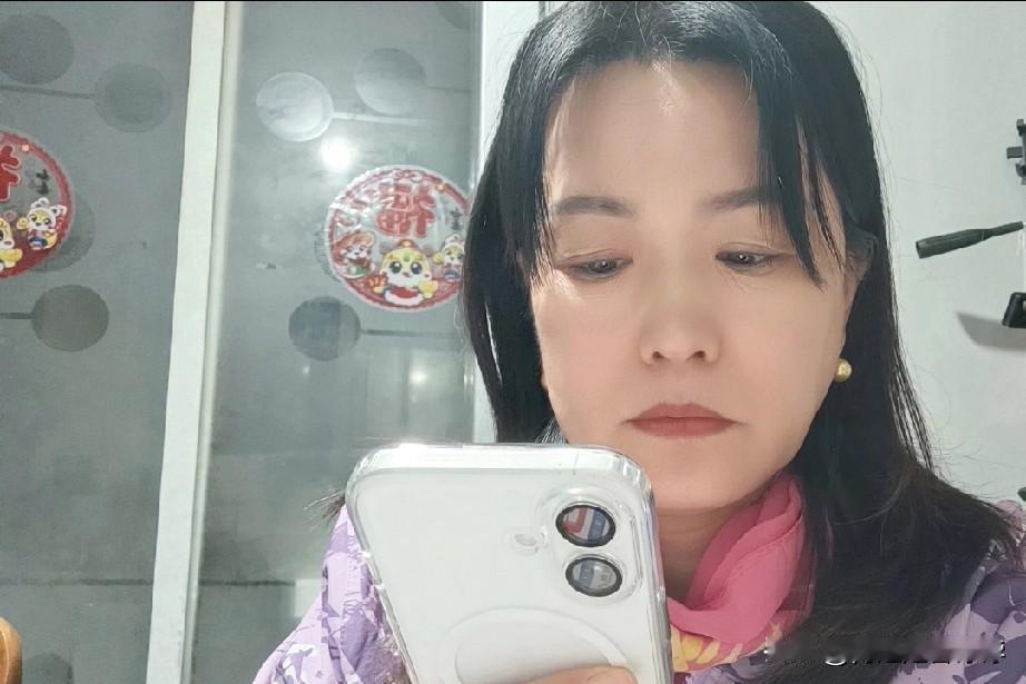 昨天，王姐说晚上十点多孩子突然发烧，想用银行卡转钱买药，结果密码输错了三次，被锁