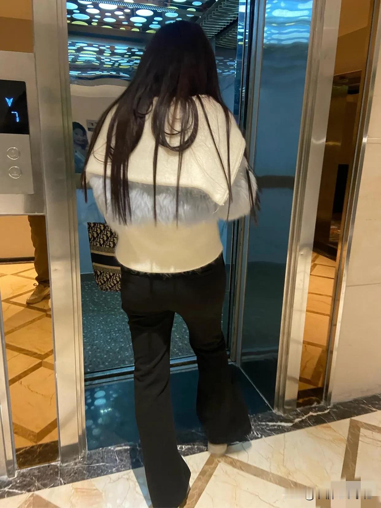 上班的小姐姐