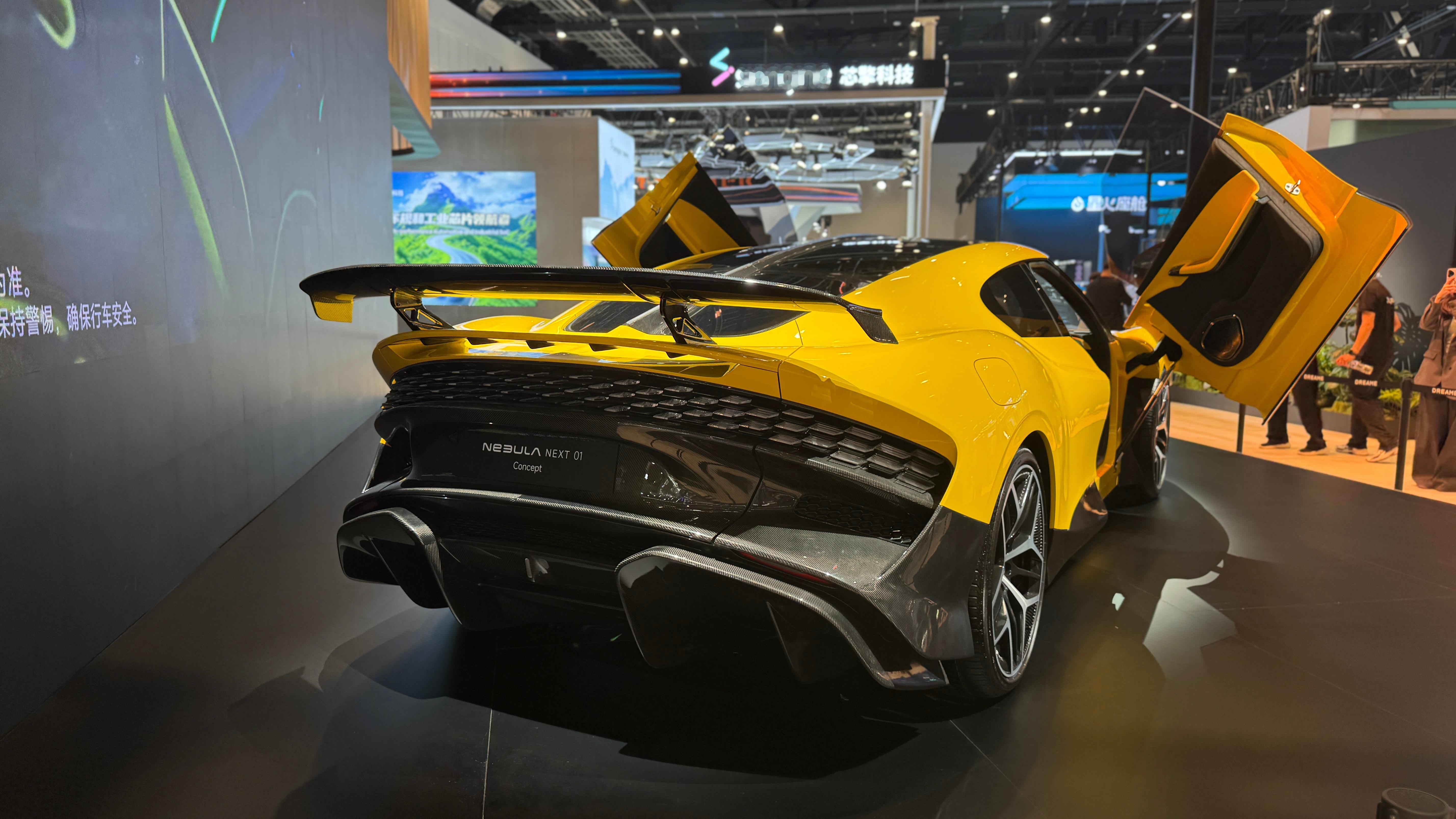 谁能想到，我家的吸尘器品牌，现在开始造超跑了？追觅Nebula NEXT 01，