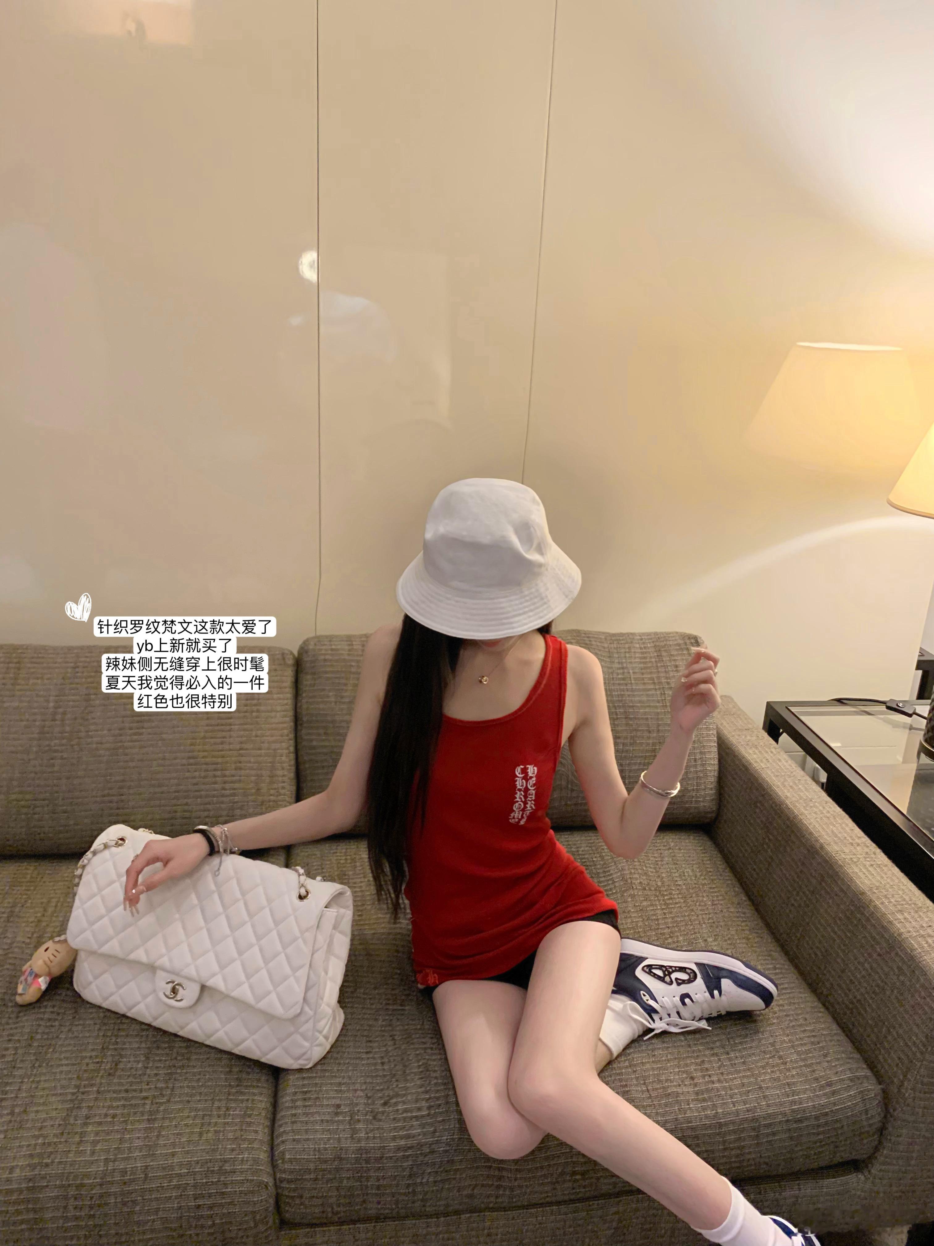 📅5.31News给这个夏天一些红色的冲击不管是搭配工装裤还是短裤都很好看可辣