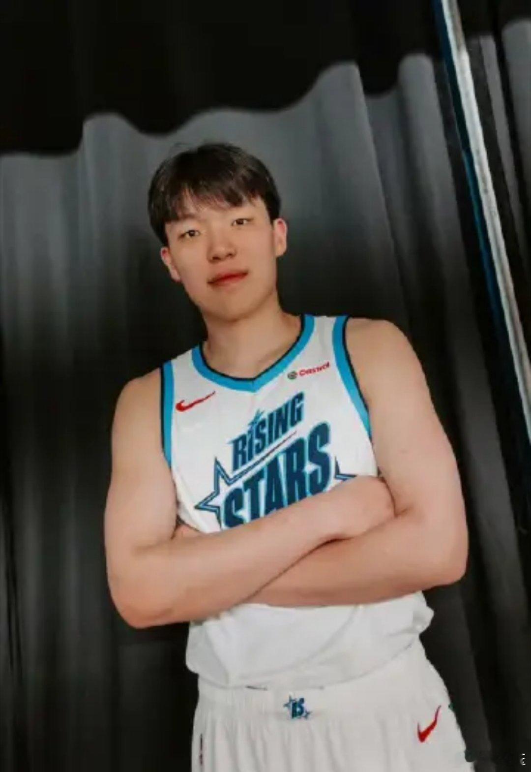 杨瀚森出战5分钟，4/5，10分2篮板。标准全明星