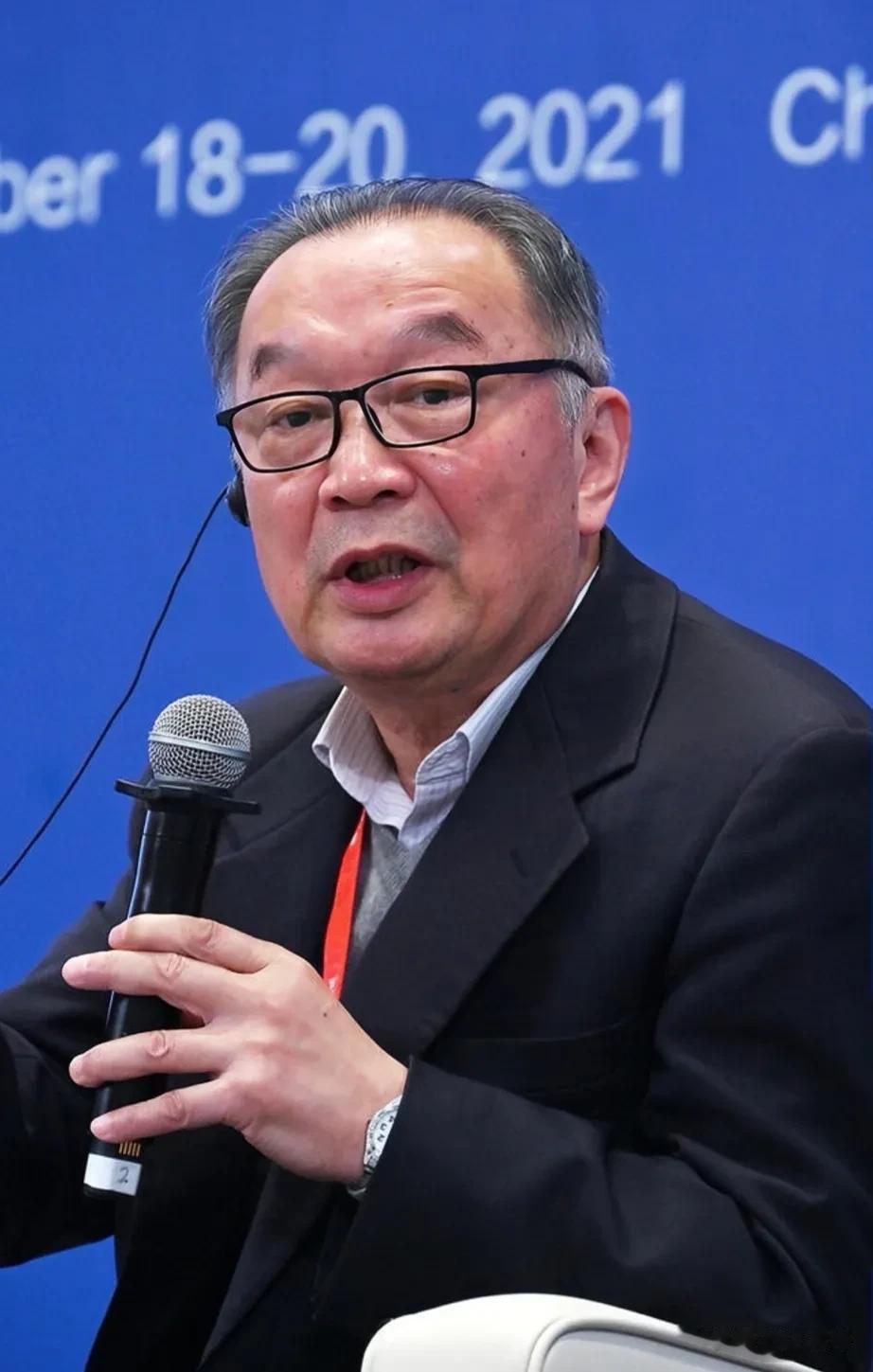 大学教授温铁军说:现在，我们大力提倡农业现代化，这是好事，可是有人搞出了化学猪、