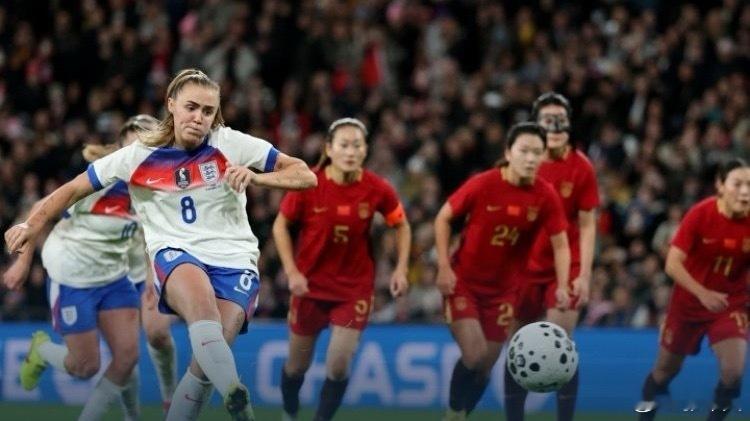 中国女足0比8英格兰女足  这比分真的太扎心了！友谊赛里，中国女足做客温布利，竟
