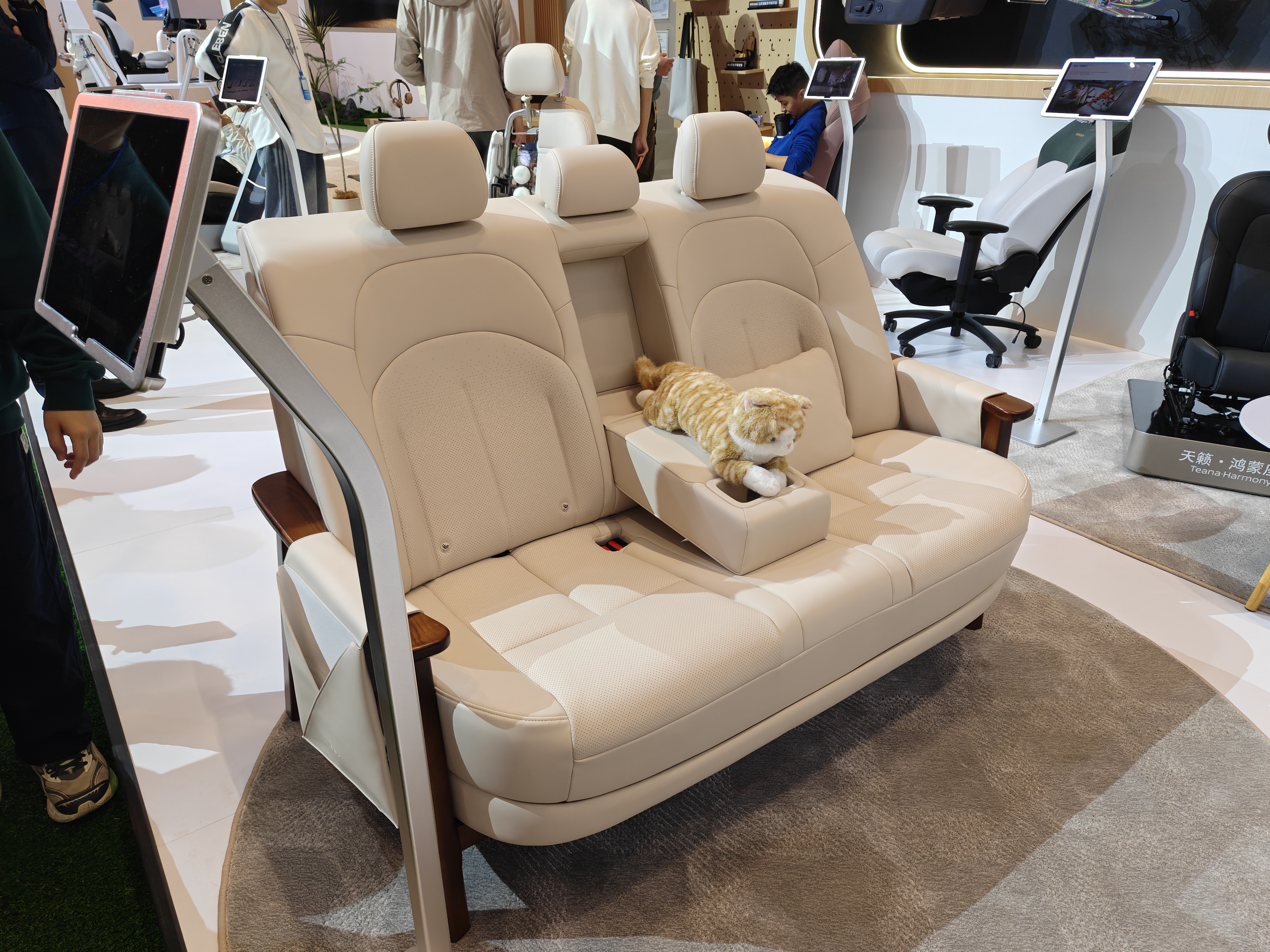 开箱百万级后排大沙发怎么办，看完视频更想要了，我觉得我家特别适合放一个，这样我就