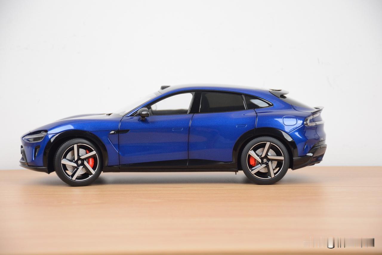 收到了小米新春礼包，很幸运的与雷总同款！
之前看到视频就想买一个吐司包，特别好看