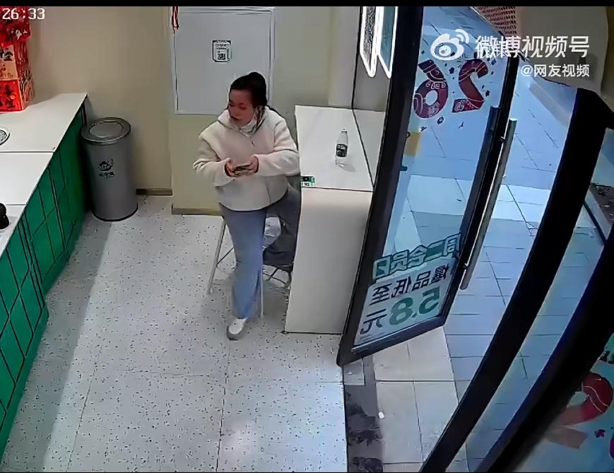 小仙女奶茶店借共享充电宝，让兼职的店员损失 30 块，现在人找不到。3月23日，