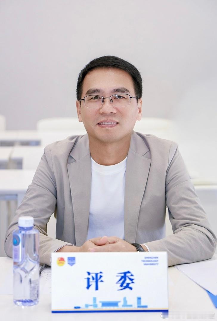 组合投资是一种策略，包含多个项目的投资群通过一些成功项目的高回报来调整失败项目的