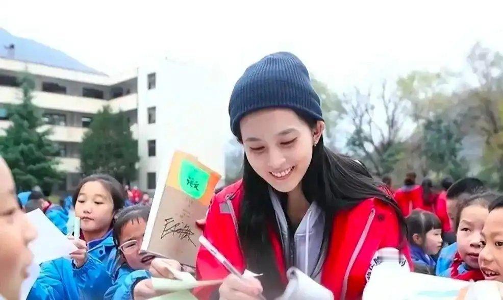毛阿敏女儿长了一张清纯可人的初恋脸！ ​​​