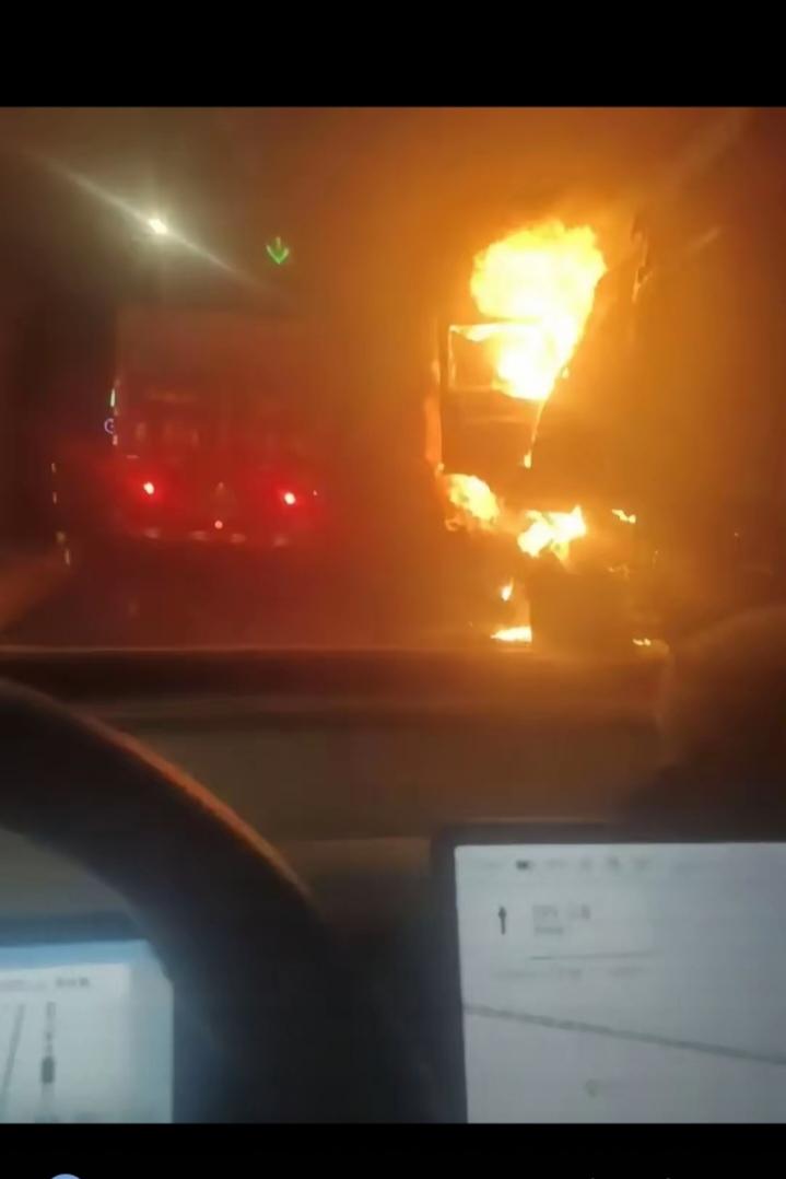 "我可能出不去了",25岁山东小伙一句话看哭全网

那个山东小伙在隧道里留完遗言