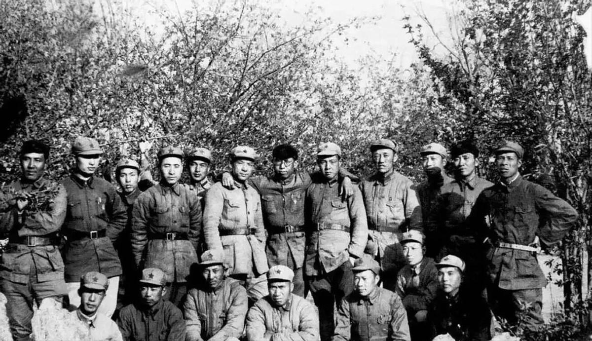 1938年2月，八路军主力团团长张绍东叛逃的消息惊动了党中央，这时毛主席指示11