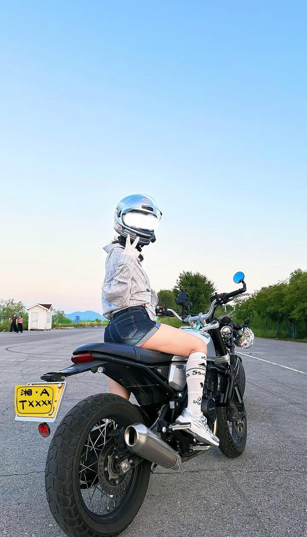 我本是显赫世家的第一少爷 却被诡计多端贼人所害 家人弃我 师门逐我 甚至断我灵脉