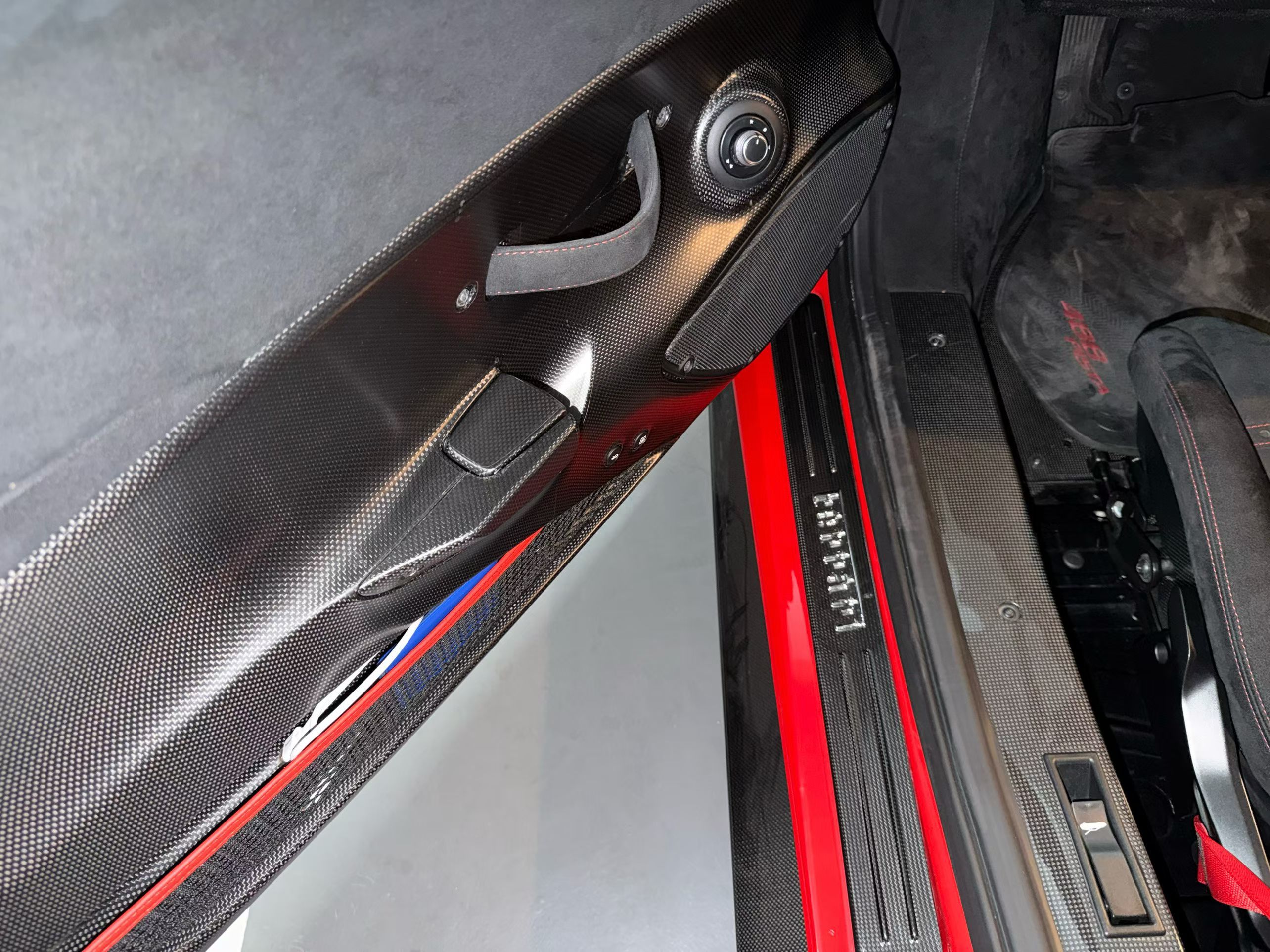 法拉利488Pista、高定版配色，配置拉满、 