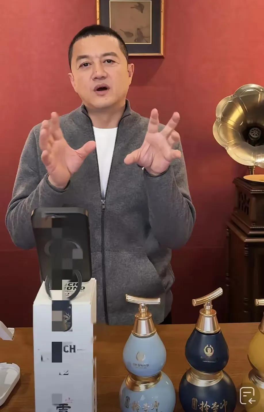 李亚鹏研究酒，而且还要卖1000多元，而且请了专业团队！

人可以失败无数次，也