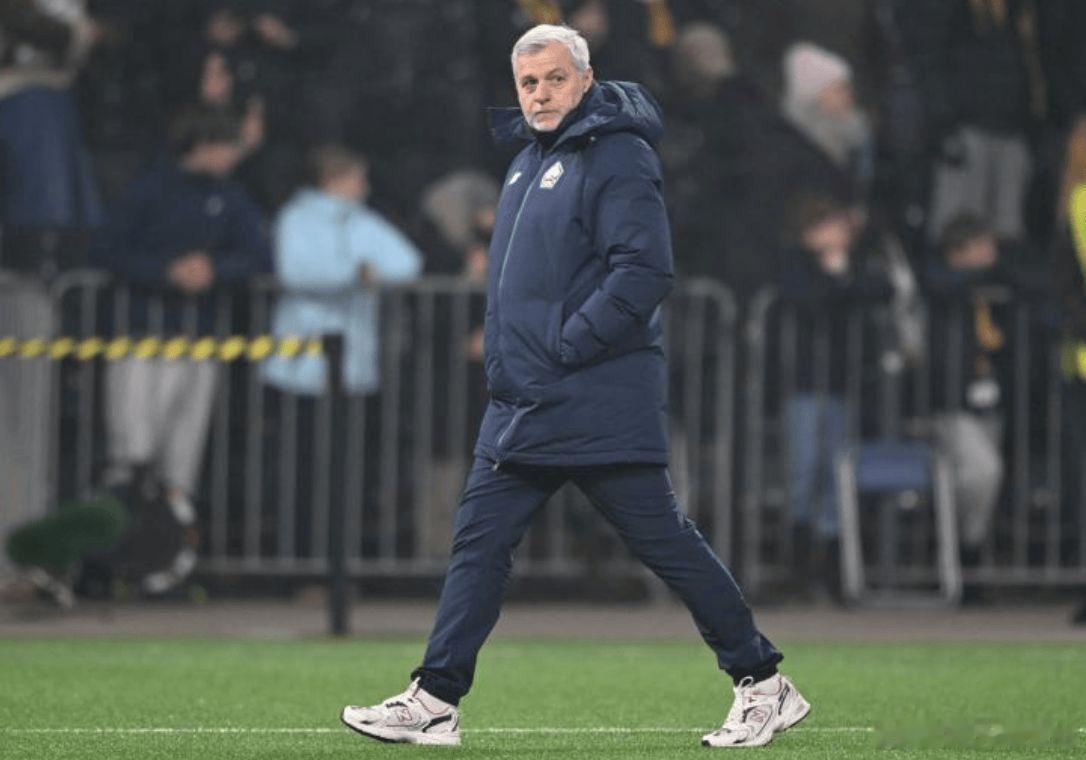 据报道，周四欧联比赛中，里尔在客场以1-2负于维戈塞尔塔赛后，主帅热内西奥怒斥：