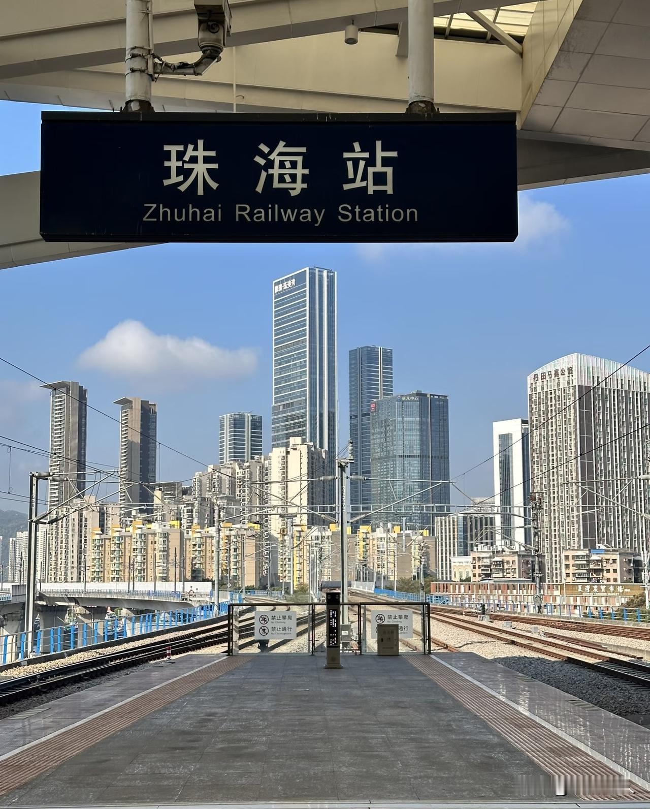 珠海这么发达的城市，为什么没有地铁？

说真的，每次去珠海玩，看着干净漂亮的大马