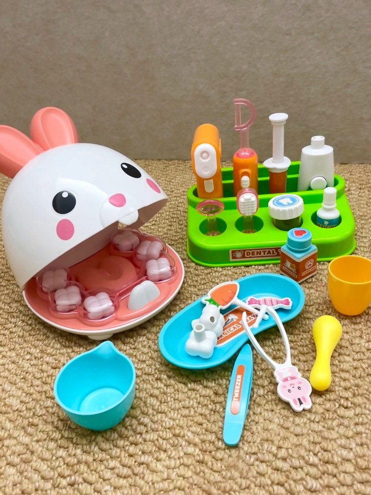 🐰给兔兔补牙齿也太好玩了吧！宝宝睡觉前都要玩上好几遍～还可以让宝宝学习保护牙齿
