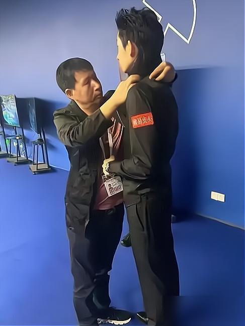 救下3个赛点？我告诉你，吴宜泽救下的，是他爹的半条命。那个在看台痛哭的中年男人，