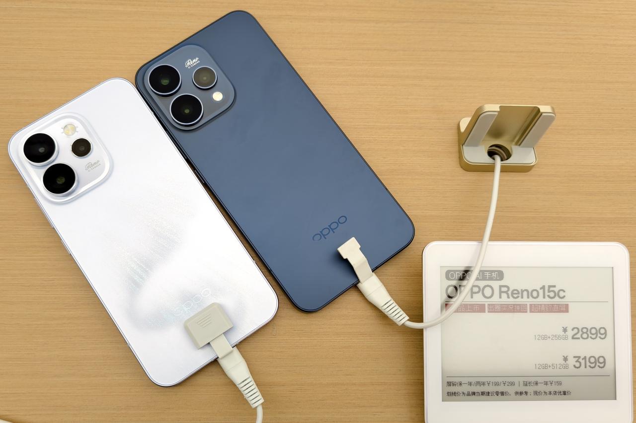 OPPO Reno15c正式开售，有三款颜色，使用UFS 3.1闪存，256GB