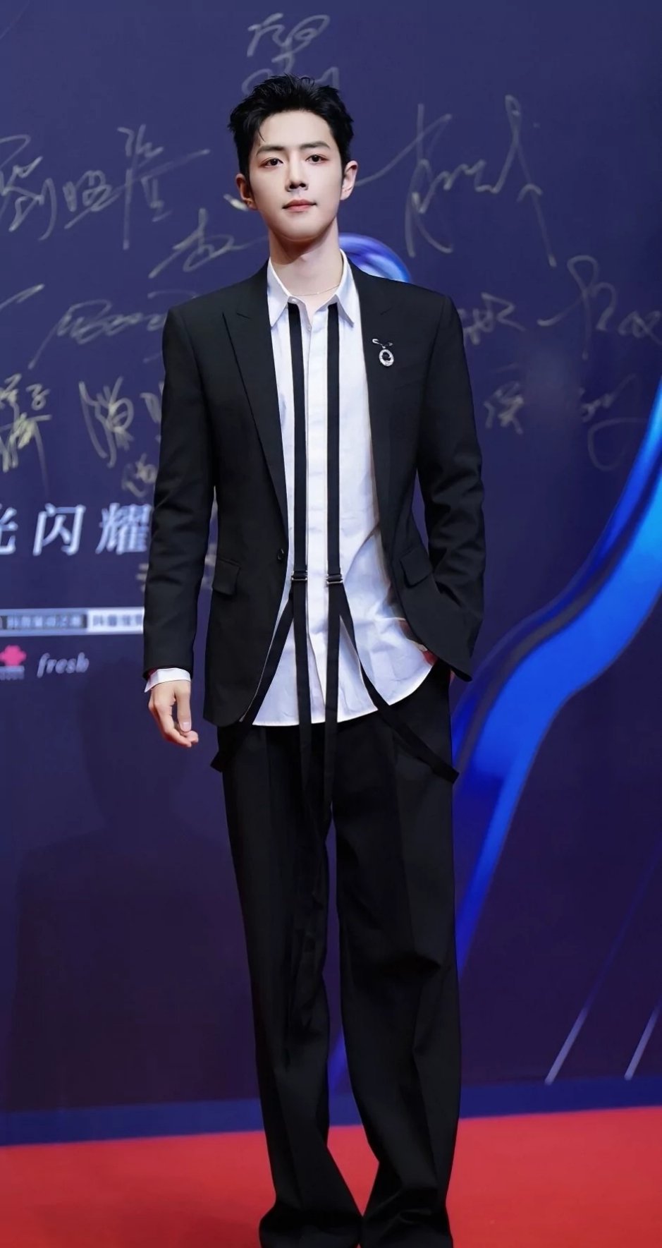 肖战肖战玉骨遥肖战电影射雕英雄传侠之大者 “你的出现，让平凡日子有了光芒”𝓨?