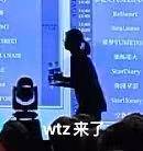 大师说我每天就这么驼背走来走去，每次看到都想狠狠给我一脚助力我抬头挺胸做人。 