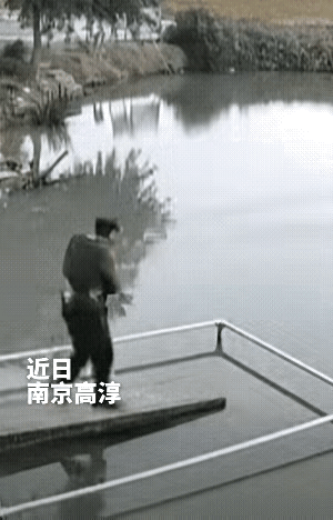 谁设计了栏杆？
真的是功德无量了。
