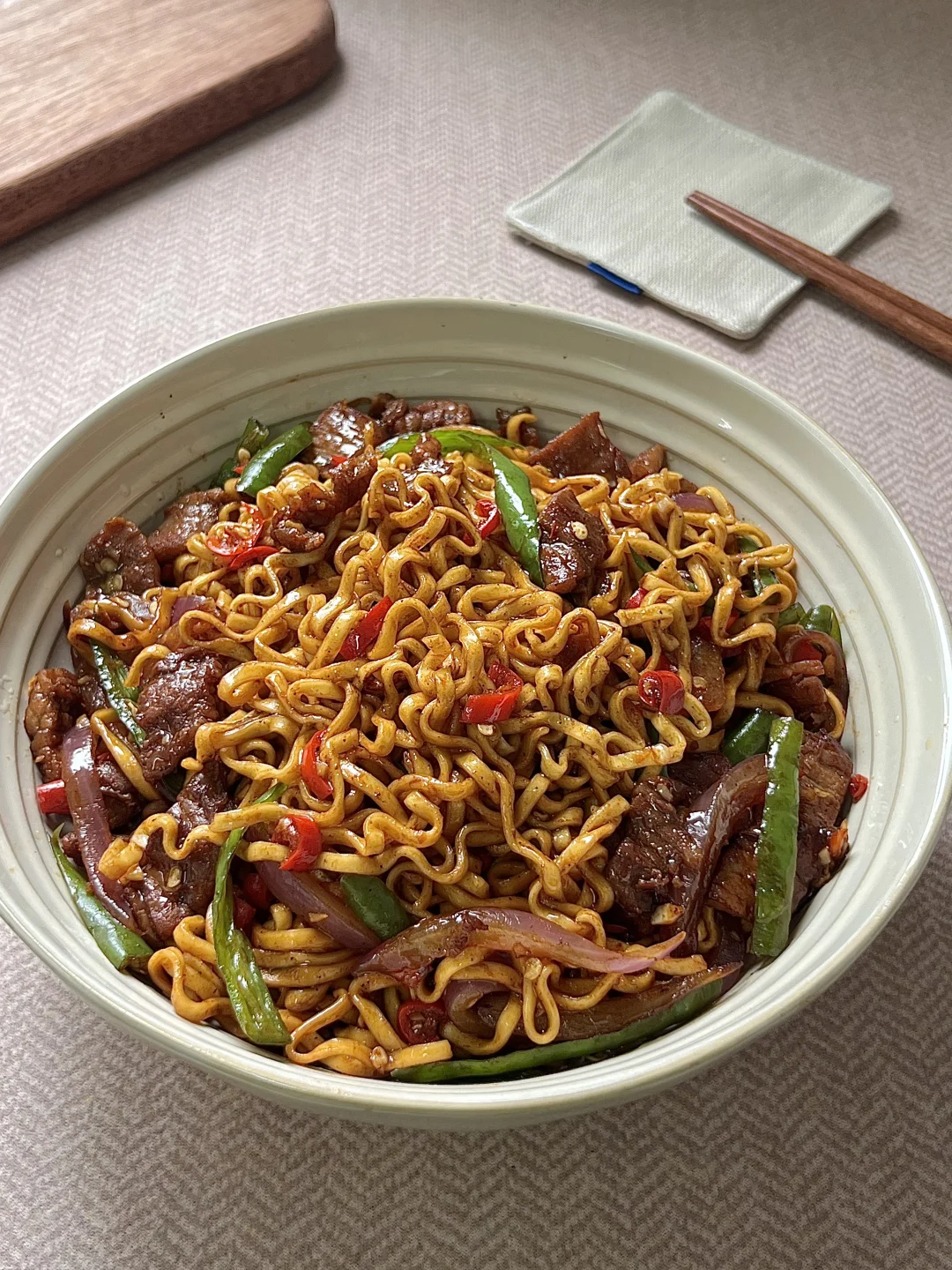 牛肉炒泡面太好吃了🤤香香辣辣锅气十足🌶️