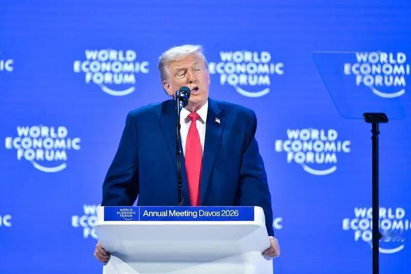 特朗普一个都不放过，“火力全开”，火药味十足。
       当地时间1月21日