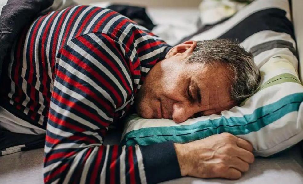 医生发现：每天饭后要午睡的人，用不多久身体或有5大改善！

午睡，在中国大多数人