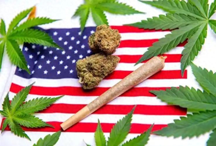美国曾经无偿向中国援助巨资，只为推广禁烟，葫芦里卖的什么药？
 
最近，一则关于