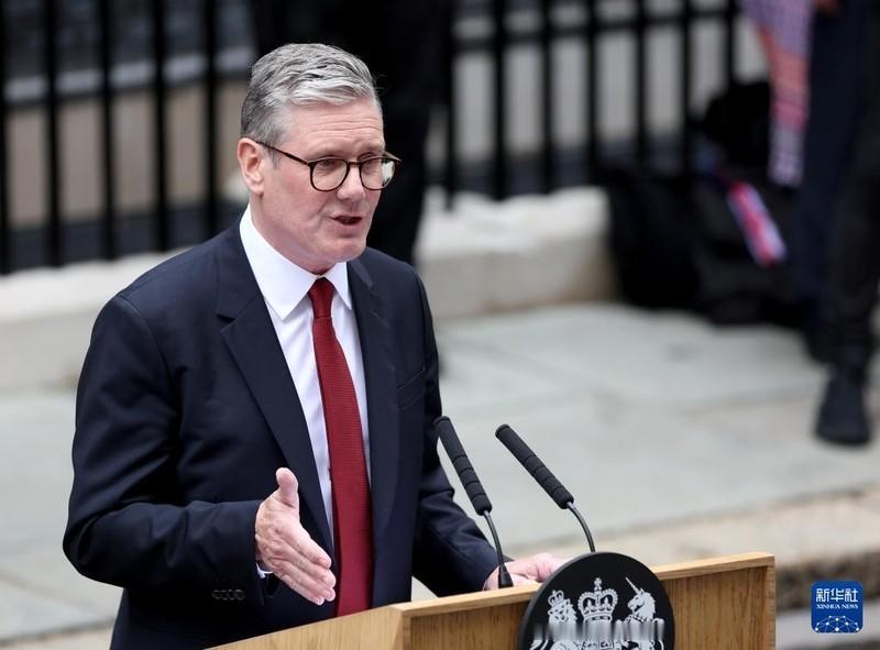 美国对霍尔木兹海峡下达封锁令，英国首相斯塔默就公开拒绝加入，还撂下一句足以载入外