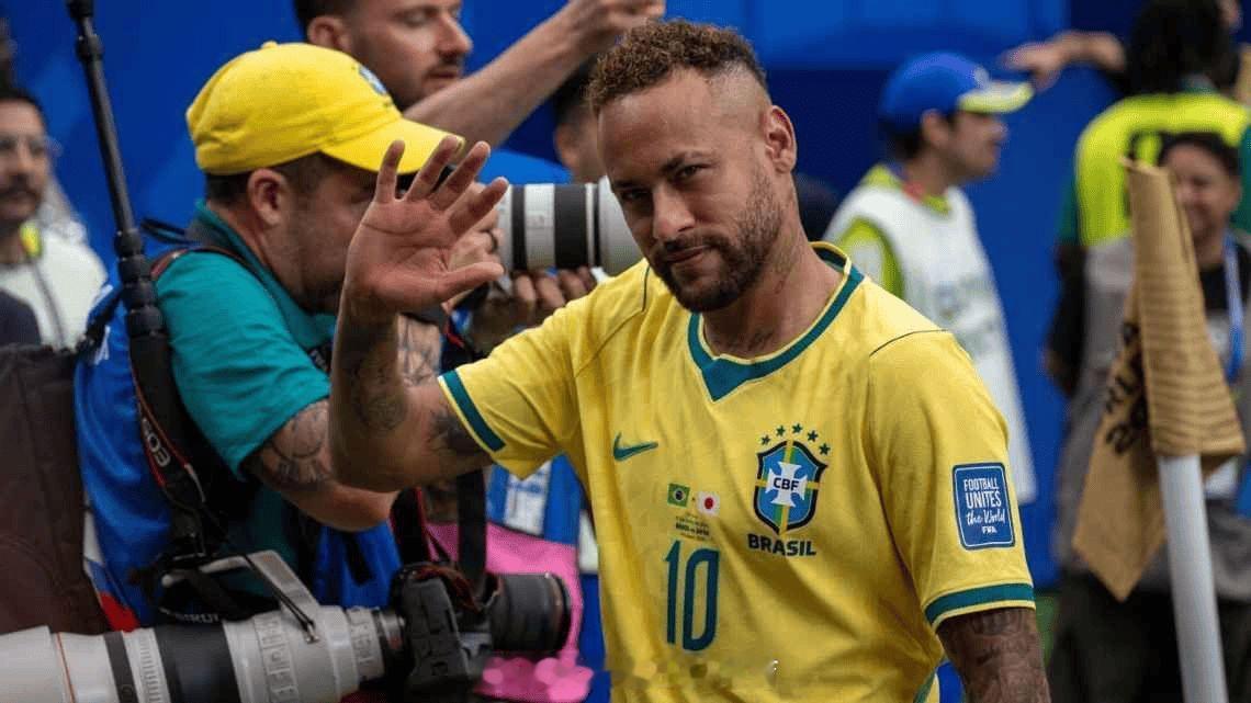 据ESPN巴西报道，内马尔的父亲老内马尔周一晚间在出席内马尔基金会第六届慈善拍卖