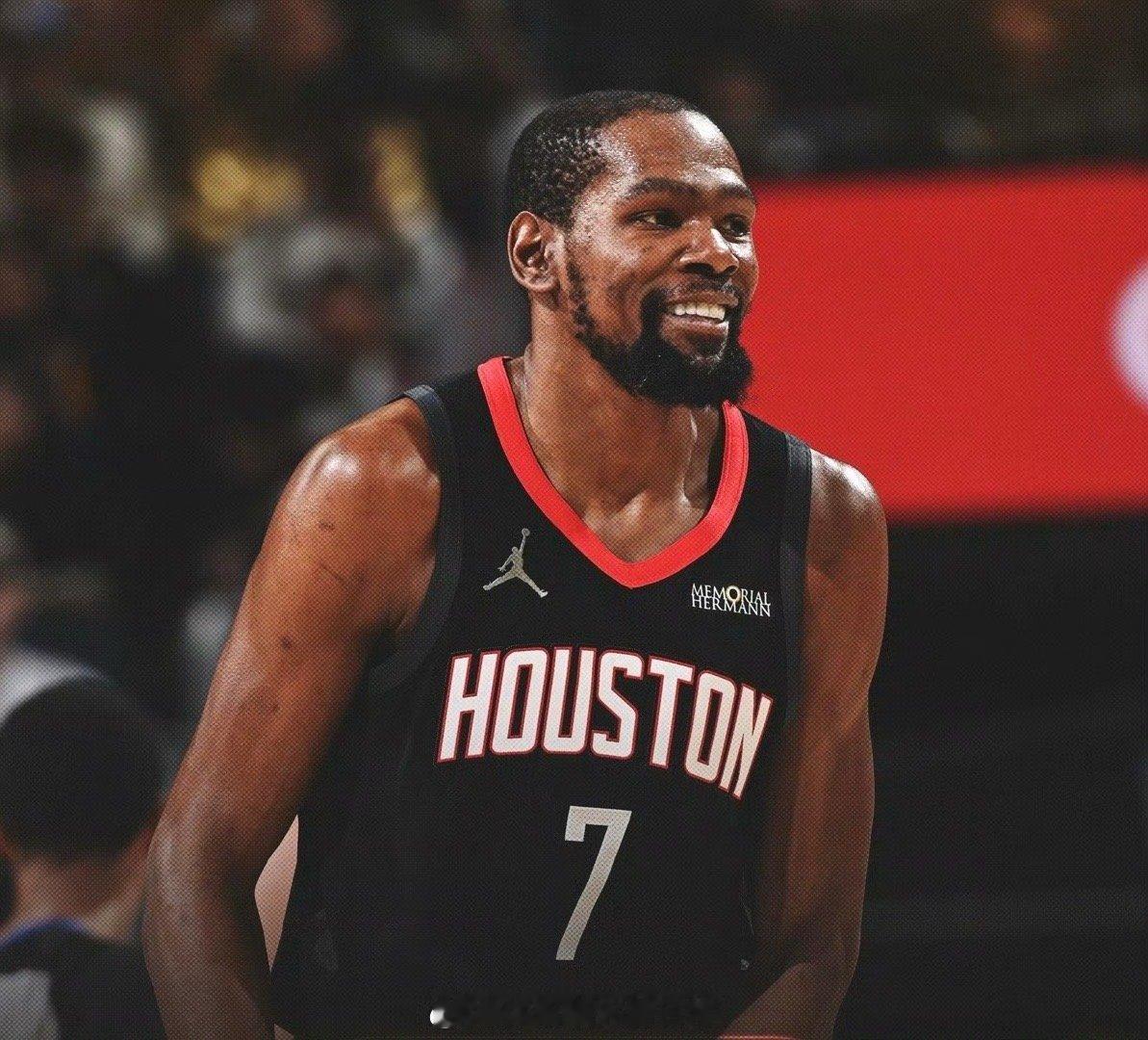 记者： 你们曾一度以11比21落后。当时是教练还是队友说了什么激发了球队吗？杜兰