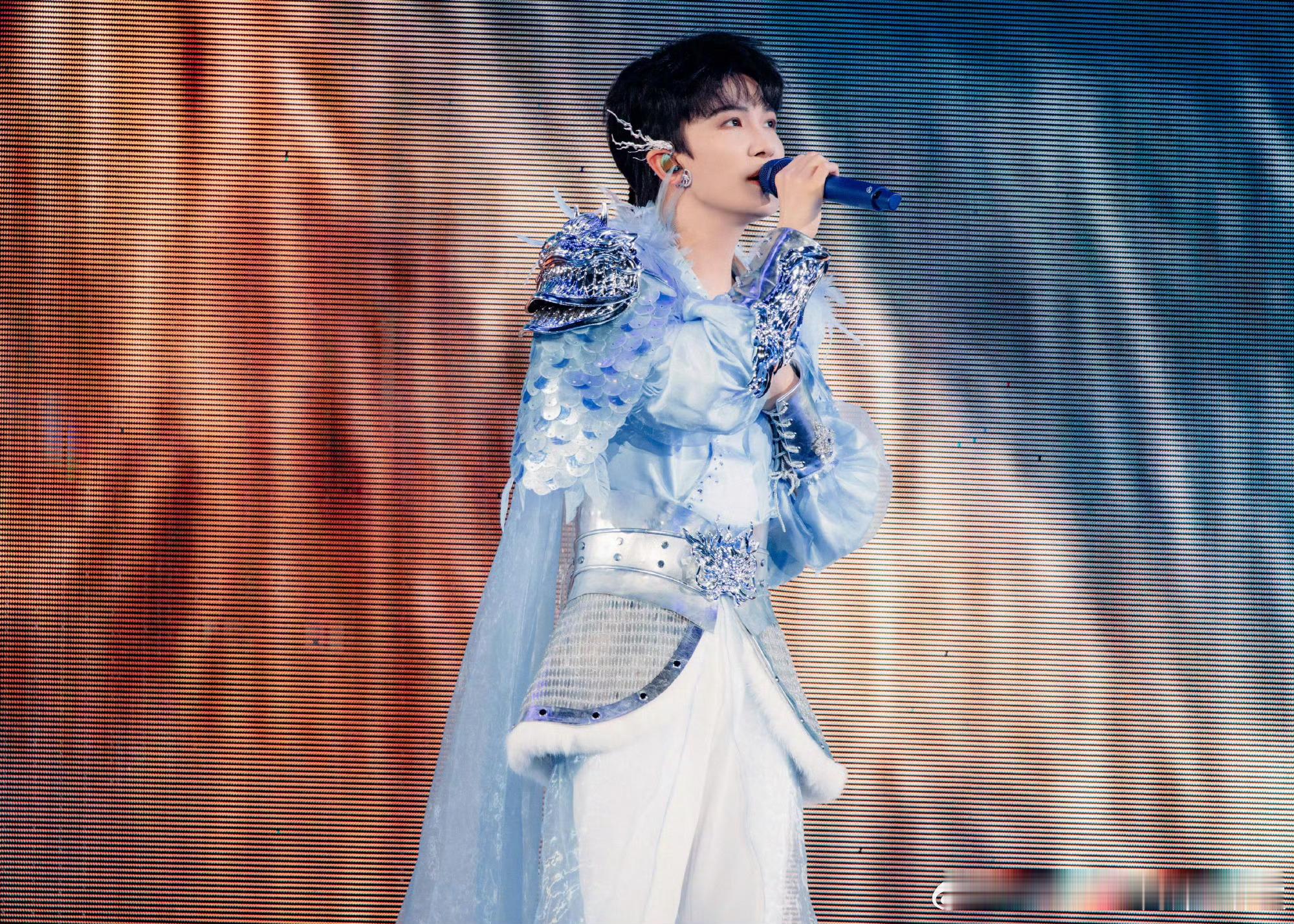 周深巡回演唱会深圳站舞台照！ 