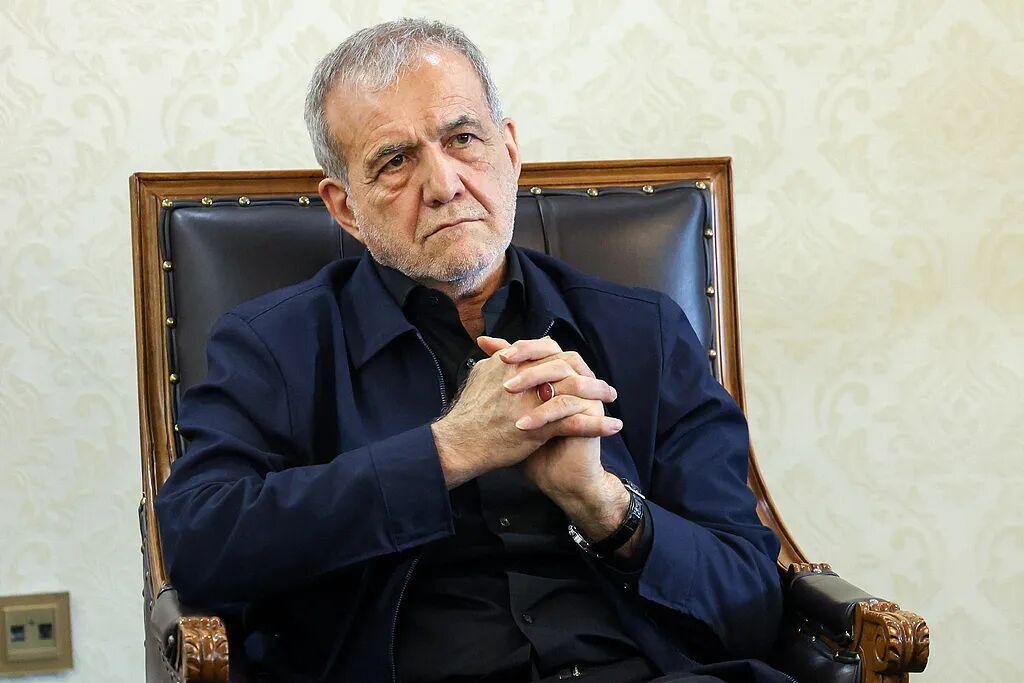 危险升级！美伊停火刚破局就开火，特朗普的摇摆让中东再陷绝境
 
美伊临时停火的脆