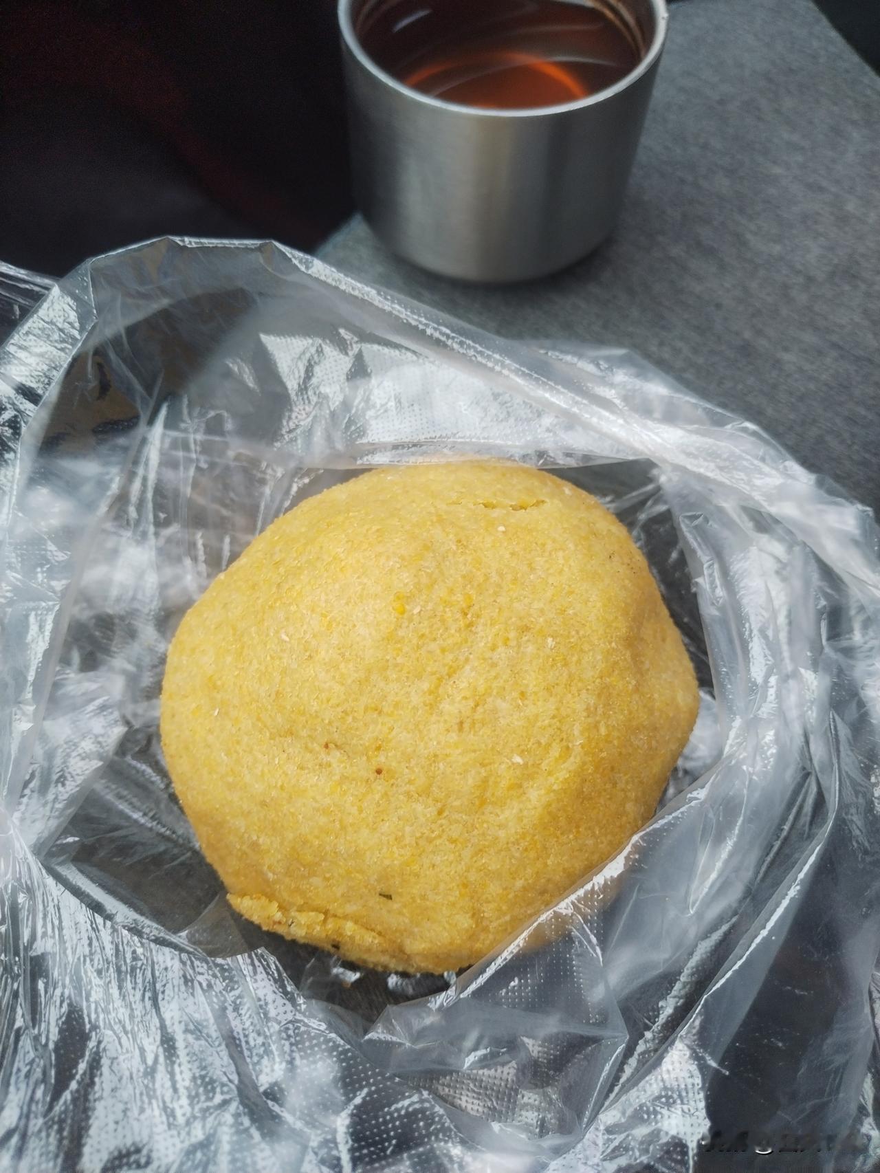 太艰苦了，只能吃窝窝头了，5 元一个，野菜馅！