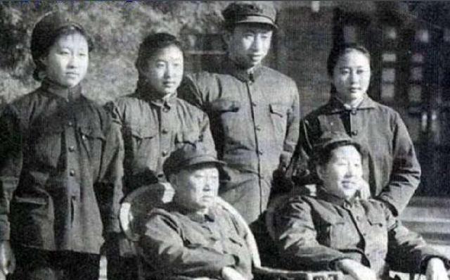 1978年，开国上将彭绍辉离世，他的爱人张纬看遗体时，心里咯噔一下！觉得不对劲，