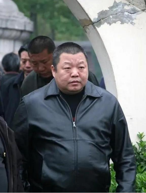 2018年，臧天朔临终前，屏退全部家人，包括他的妻子李梅，唯独留下了斯琴格日乐。
