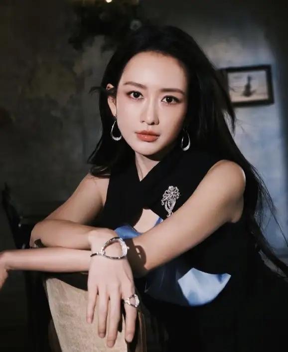 果然还是男人更懂男人，
我问老公，王鸥要身材有身材，要模样儿有模样儿，为啥男方不
