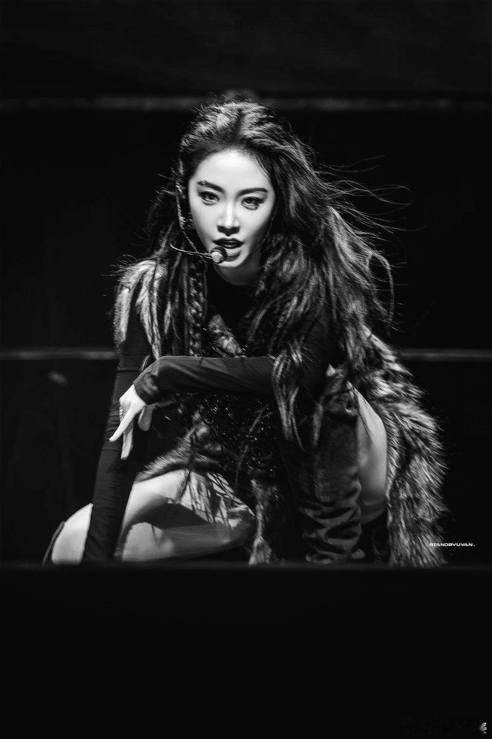 喻言出场好辣 喻言出场真的超辣啊!舞台气场十足，美得像妈妈级别的!湖南卫视跨年晚