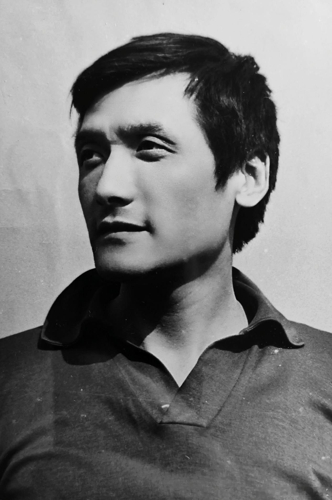 “31岁，党员，河北男子篮球队运动员，原保定市二中学生。1966年入队以来， 训