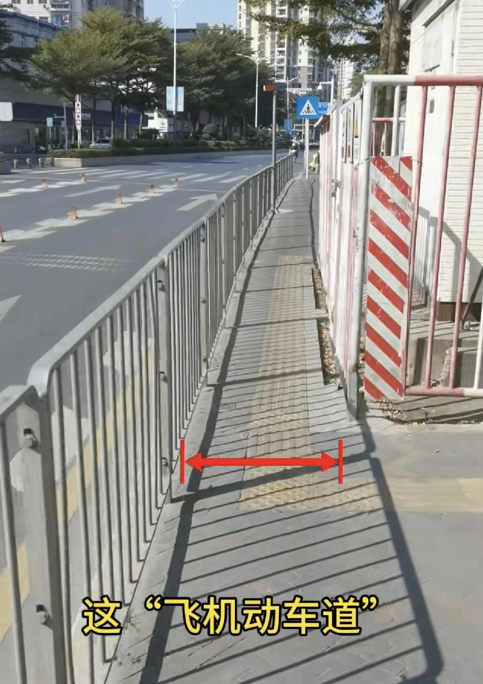 深圳一网友发视频称，一非机动车道设计非常不合理。宽度不足80公分，骑着车可能下来